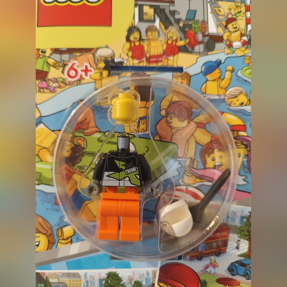 Lego Searching Adventures Book with Minifigure NWT 2022 - Picture 2 of 3